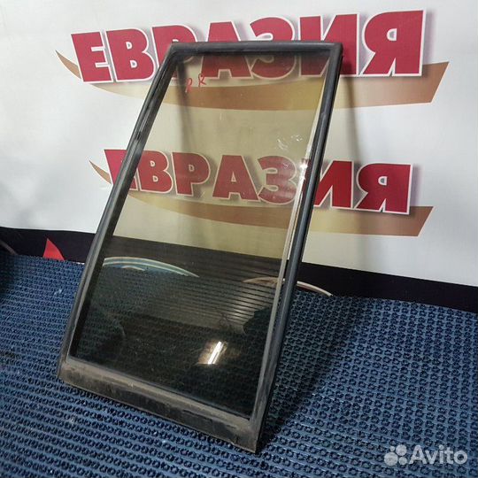 Форточка двери задняя правая Mitsubishi Pajero