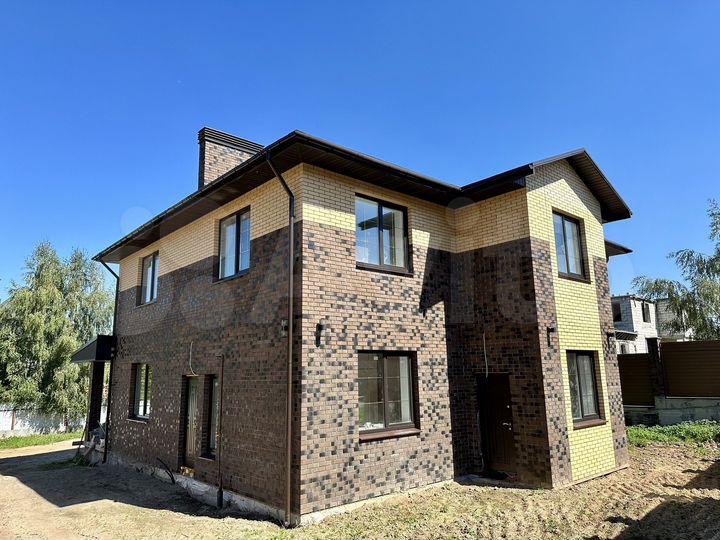 Коттедж 230 м² на участке 10 сот.