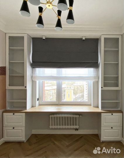 Рабочая зона у окна со шкафом