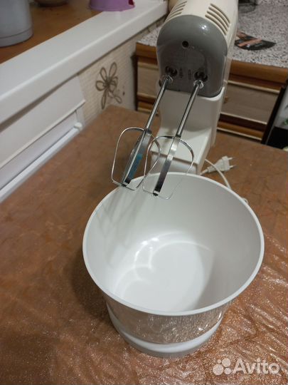 Миксер кухонный с чашей