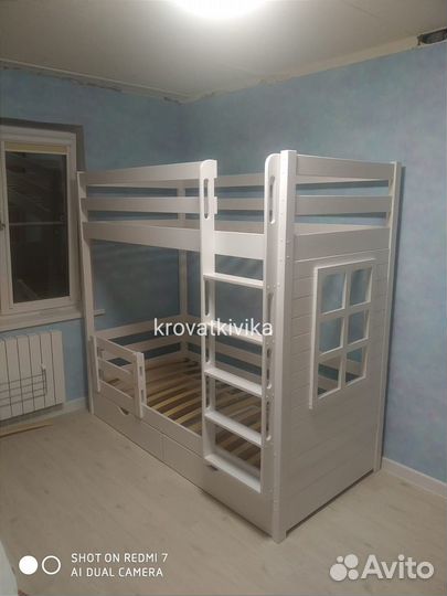 Двухъярусная детская кровать из дерева