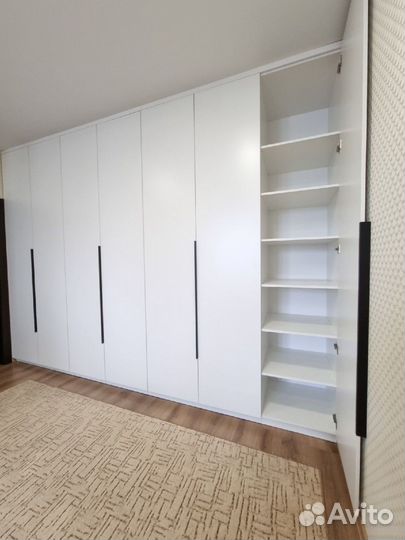 Черный шкаф