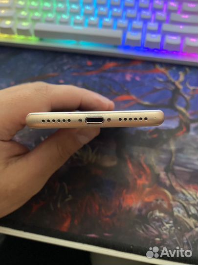 iPhone 8, 64 ГБ