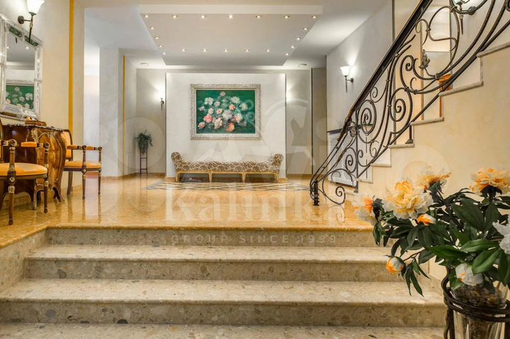 Дом 950 м² на участке 36,5 сот.