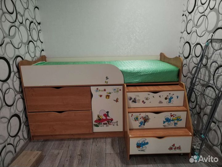 Детская кровать чердак со столом и шкафом