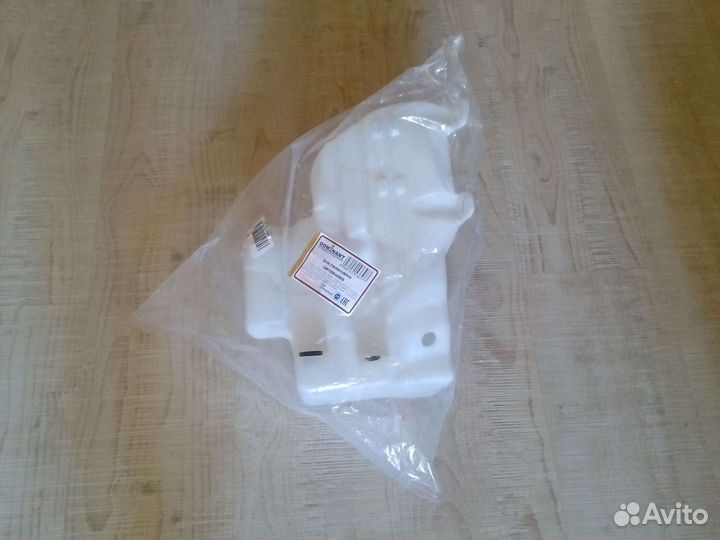 Бачок омывателя на Opel Insignia