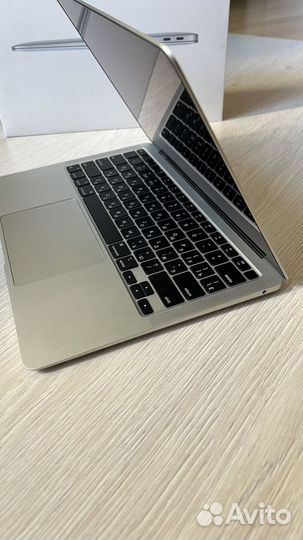 Apple MacBook Air M1, 256Gb, 13.3 (в идеале)