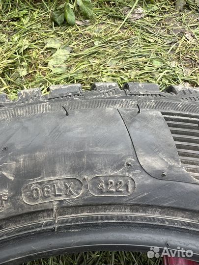 Michelin X-Ice North 4 235/55 R19