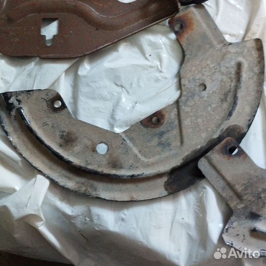 Кронштейны кожухи Рено Сандеро 2 1.6