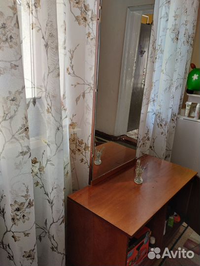 Трюмо с зеркалом