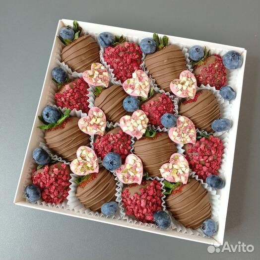 Клубника в шоколаде 16-20 ягод с сердечками