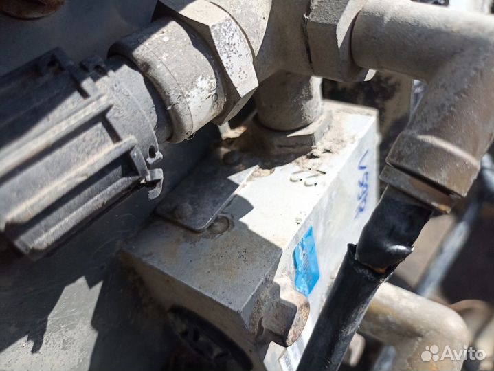 0501100030 Кран уровня пола передний