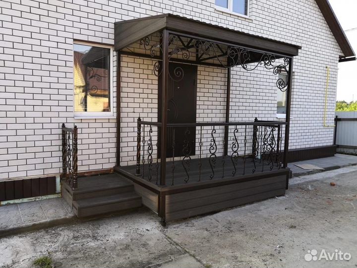 Крыльцо металлическое с навесом
