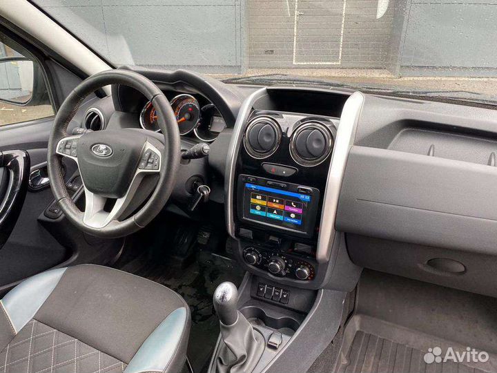 Водитель на LADA largus