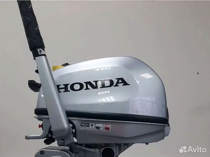 Лодочный мотор honda (Хонда) BF 5 DH SHU Витрина