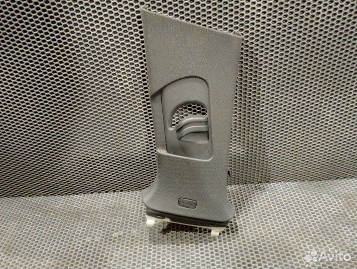 Накладка стойки левая Audi A4 B9 DES 2.0 TDI 2017