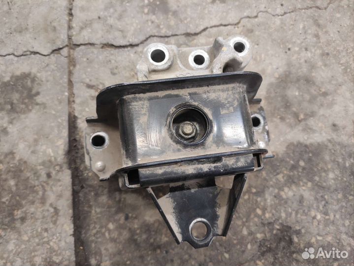 Подушка двигателя правая Outlander 3