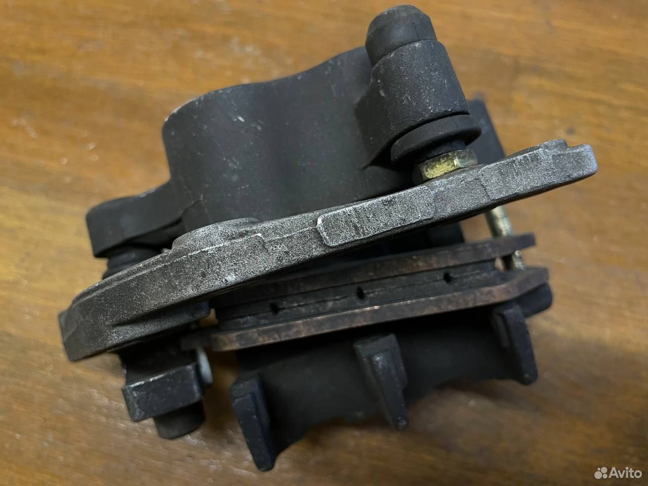 Передний тормозной суппорт Suzuki RF400 RF600 3