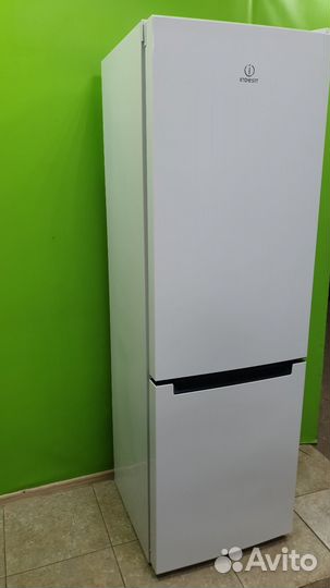Холодильник indesit NO frost DF4180W