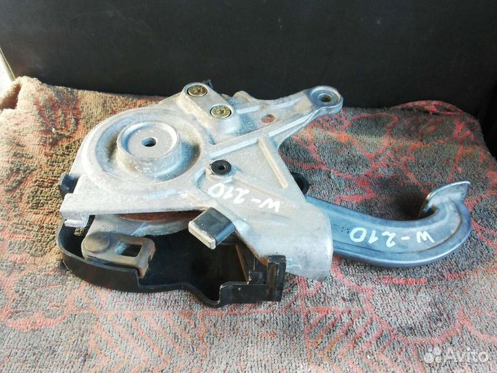 Педаль стояночного тормоза Мерседес W210