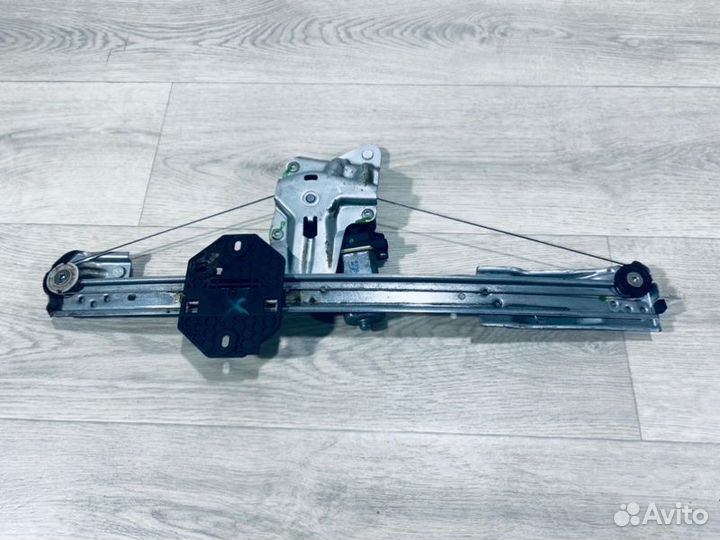 Стеклоподъемник передний правый Renault Logan 2