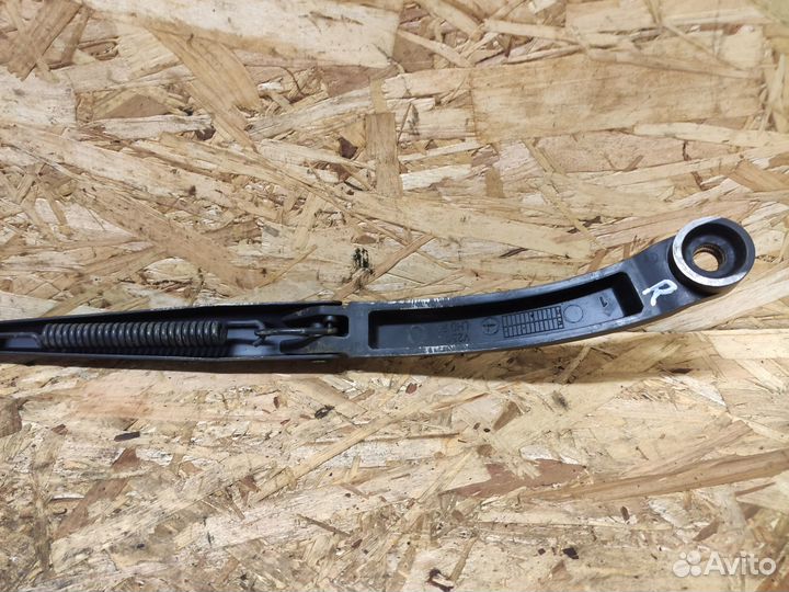 Поводок дворника правый Chevrolet Epica