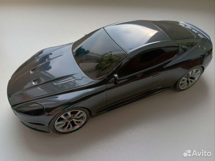 Пластмассовая тачка Aston Martin