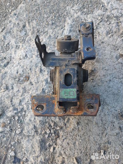 Подушка опора двигателя на toyota