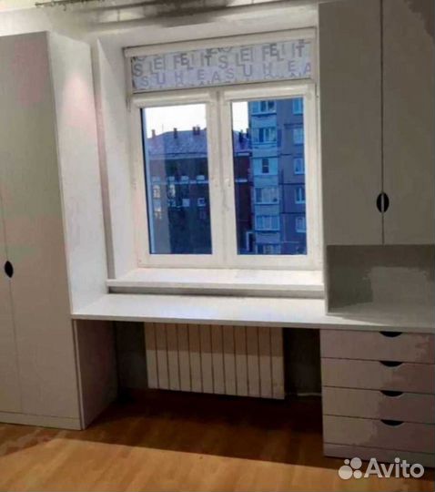 Детская рабочая зона у окна