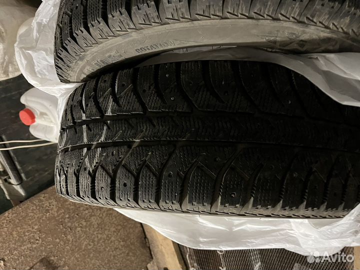 Bridgestone Ice Cruiser 7000 215/65 R16 98T