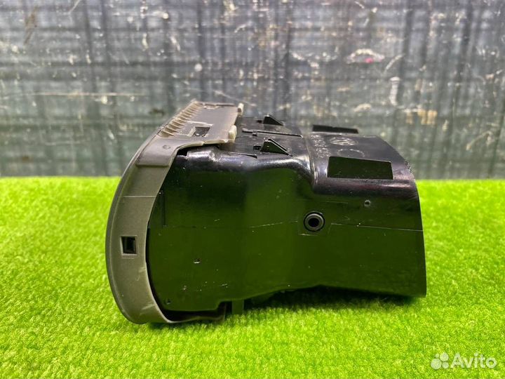 Воздуховод передний правый Volkswagen Passat B5