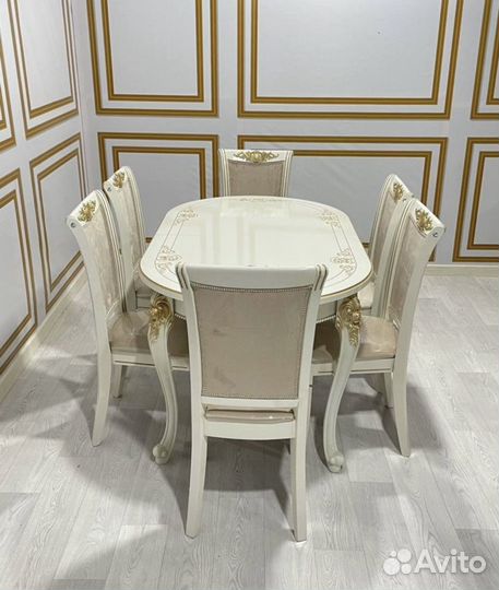 Кухонный стол и стулья