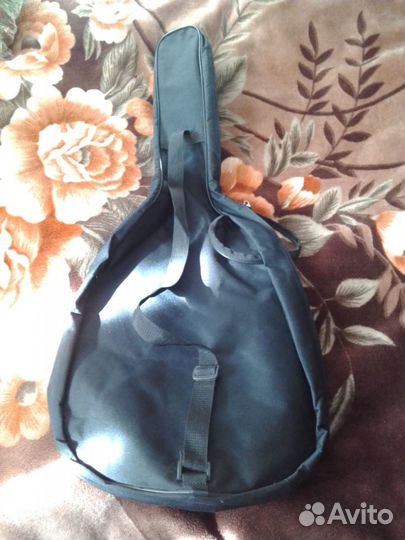 Продам гитарный чехол