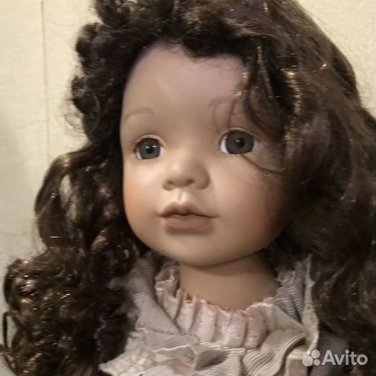 Кукла фарфоровая коллекционная