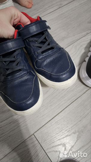 2 пары кроссовок