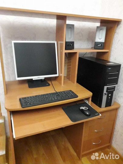 Компьютерный стол
