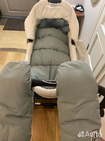 Зимний конверт в коляску и варежки