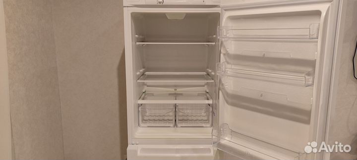 Продаю бу холодильник indesit