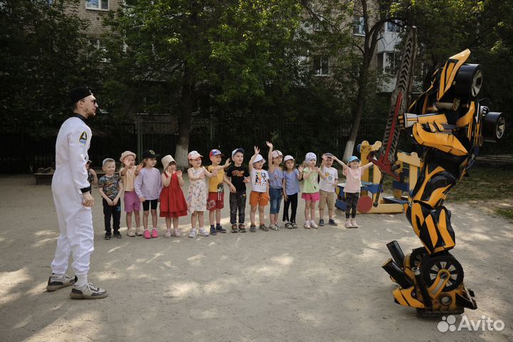 Аниматоры на детский праздник с шоу. Студия. Выезд