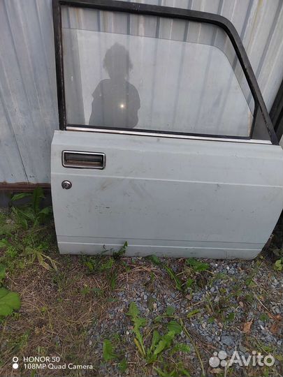 Дверь перед правая + стекло ваз 2105