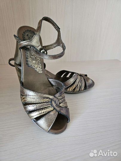 Босоножки женские