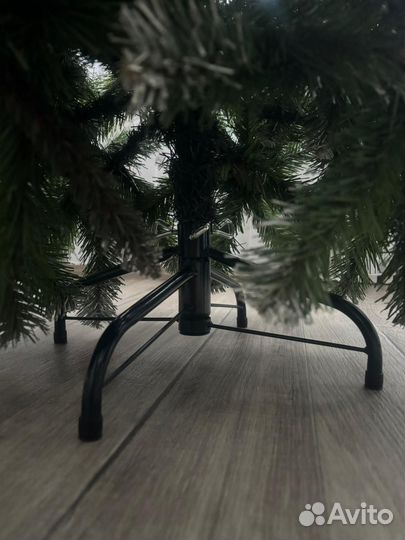 Ель искуственная заснеженная с игрушками