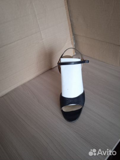 Босоножки женские натур. кожа 37 размер