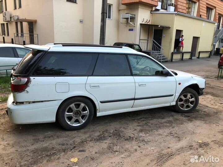 Subaru Legacy 2.0 AT, 2002, битый, 250 000 км