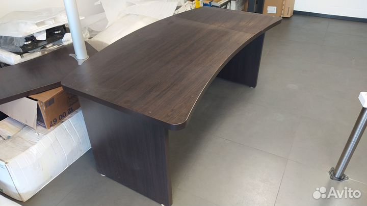 Офисный стол