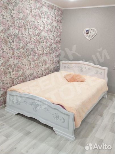 Кровать массив