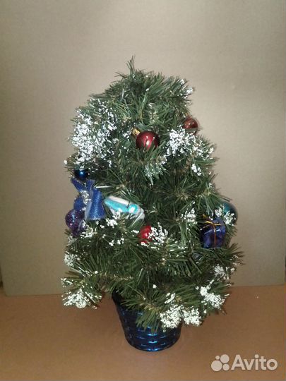 Ёлки настольные с игрушками