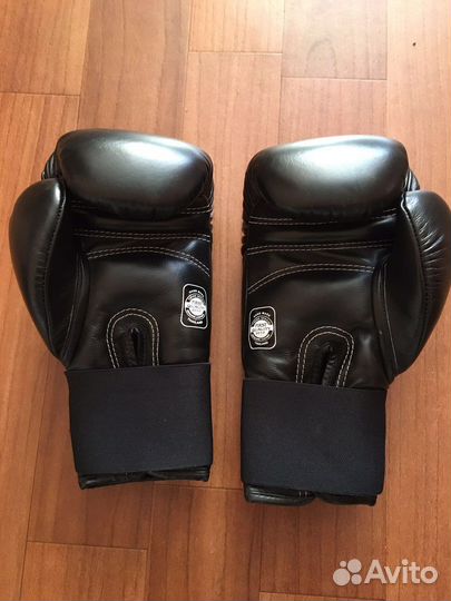 Боксерские перчатки twins special 8oz и бинты