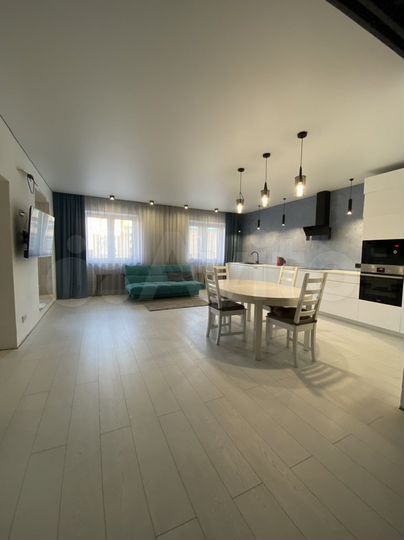 3-к. квартира, 102 м², 2/8 эт.