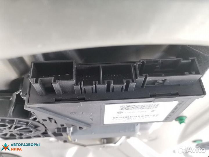 Стеклоподъемник электрический задний правый